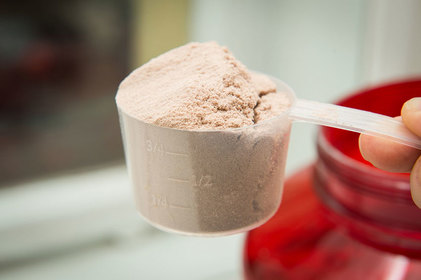 Como os suplementos alimentares auxiliam na prática de exercícios?  