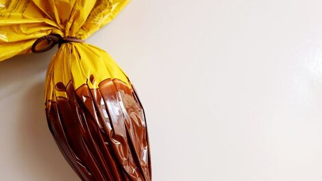Vai comprar chocolate na Páscoa? Veja 5 dicas para escolher opções mais saudáveis