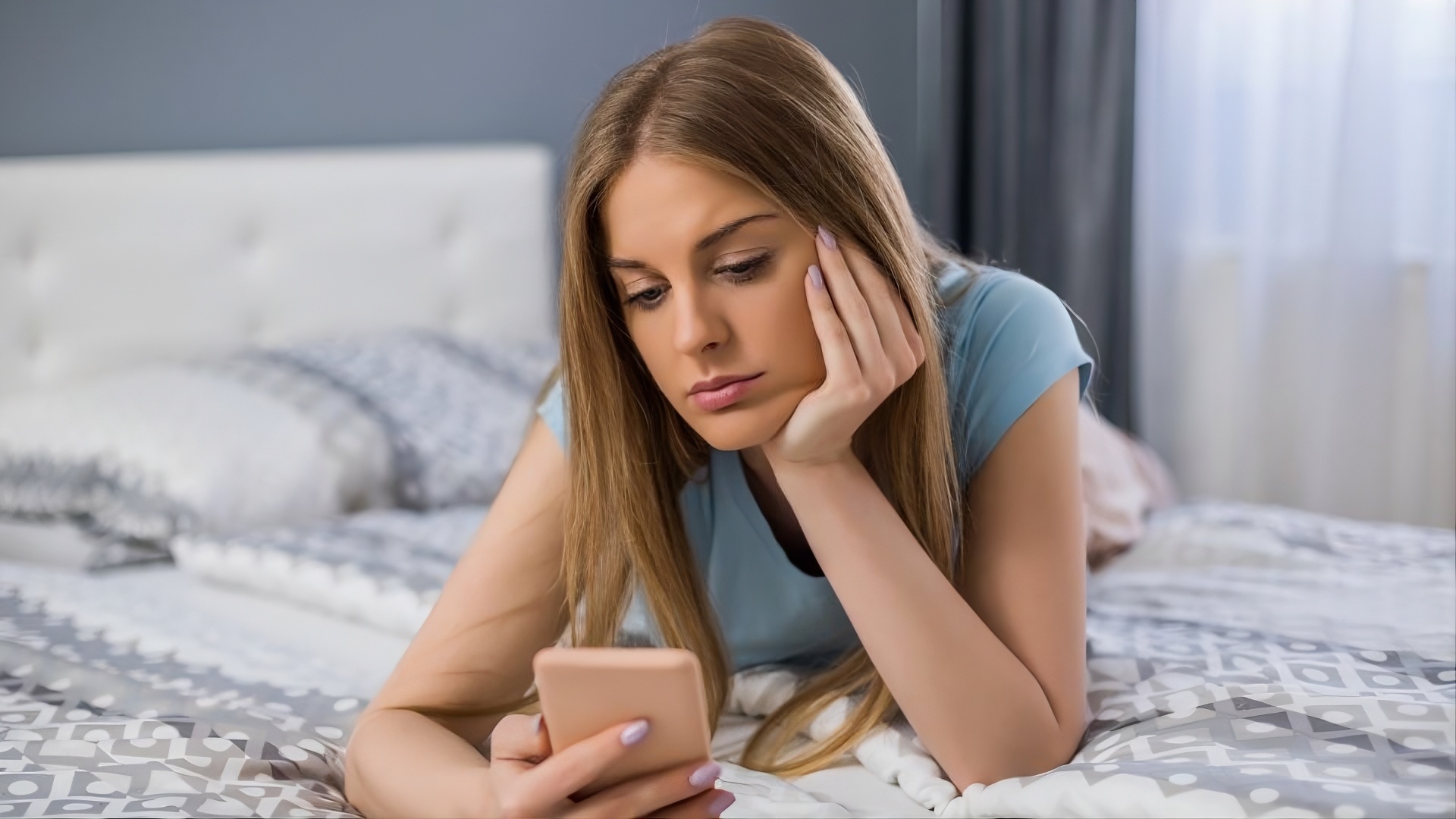 71% dos jovens brasileiros se sentem infelizes ao usar redes sociais, aponta pesquisa