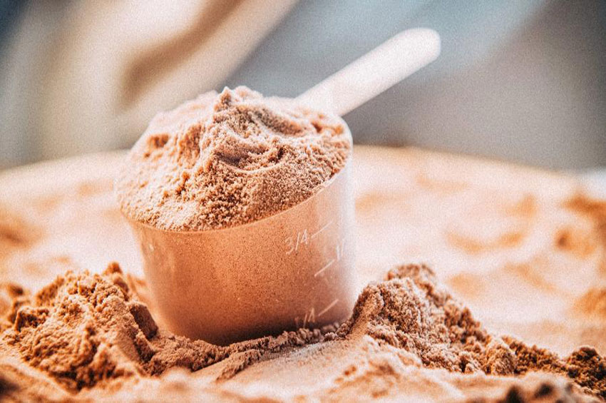 Whey Protein: Conheça seus benefícios para o ganho de massa magra e prevenção da perda de massa muscular
